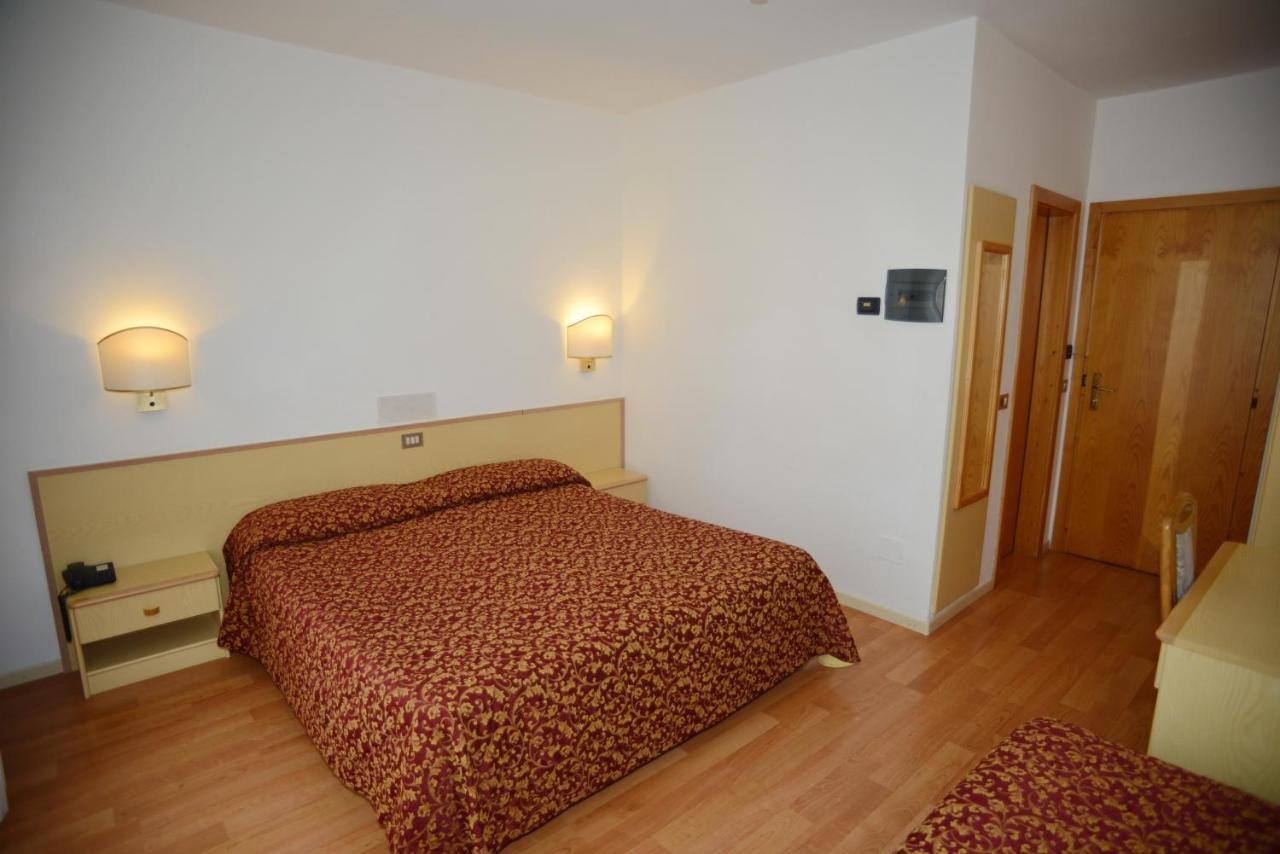 Hotel Canada Andalo Habitación foto
